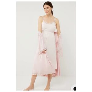 A Pea In The Pod Nursing Nightgown and Robe